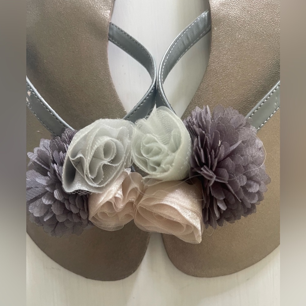 Talbots Flip Flops size 7 - Picture 3 of 5